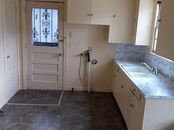 Kitchen with washer hookup.
