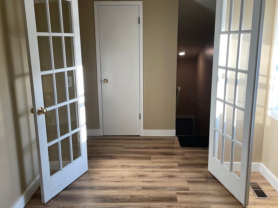 1st image of 1808 W Alcott Ave #1