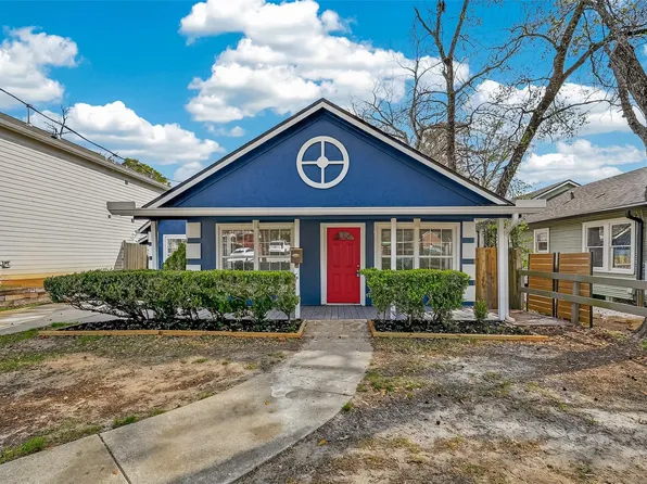 915 W Lewis St, Conroe, TX 77301