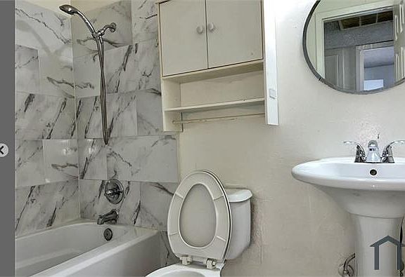 4th image of 3518 Villa Knolls North Dr