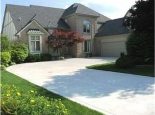3661 Merriweather Ln, Rochester Hills, MI 48306