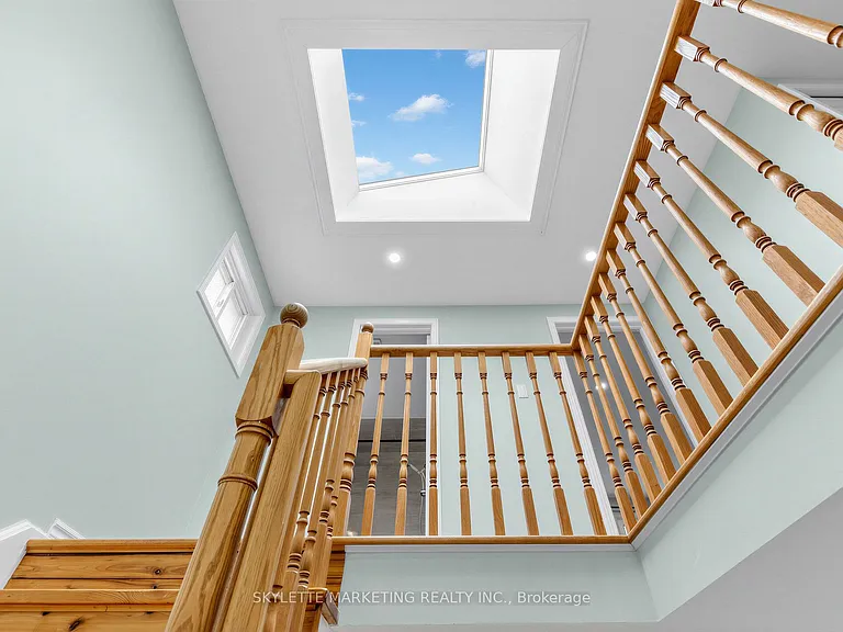 23 Willowbrook Rd — Photo 2