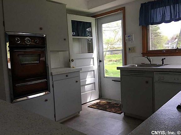 3rd image of 200 Oakley Rd