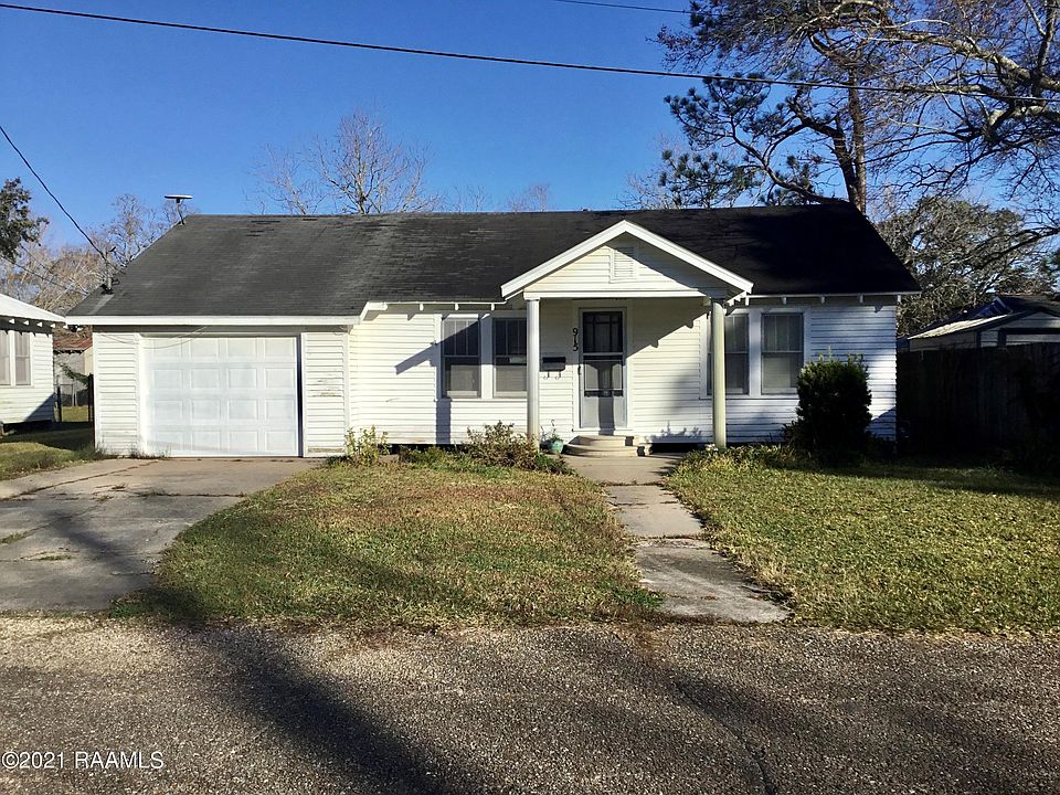 1st image of 915 E Ash St