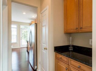 8913 Yellowleg Ct, Gainesville, VA 20155