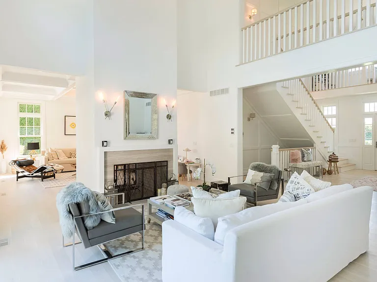 35 Huntington Ln — Photo 4