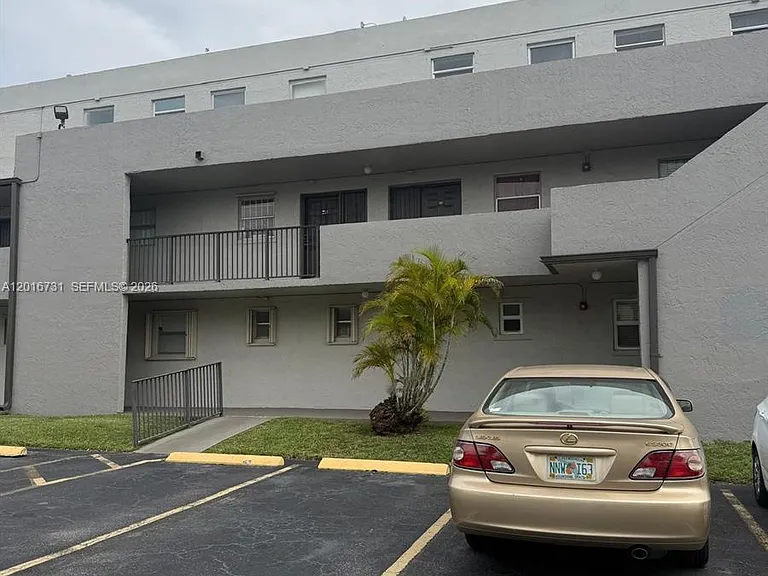 30 NW 87th Ave #C225 — Photo 3