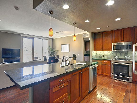 3rd image of 16100 Ventura Blvd #305