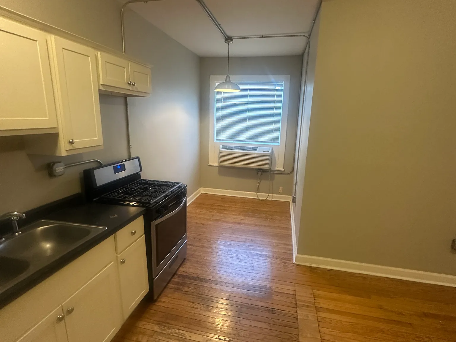 1 bed, 580 sqft, $1,050 — Photo 1