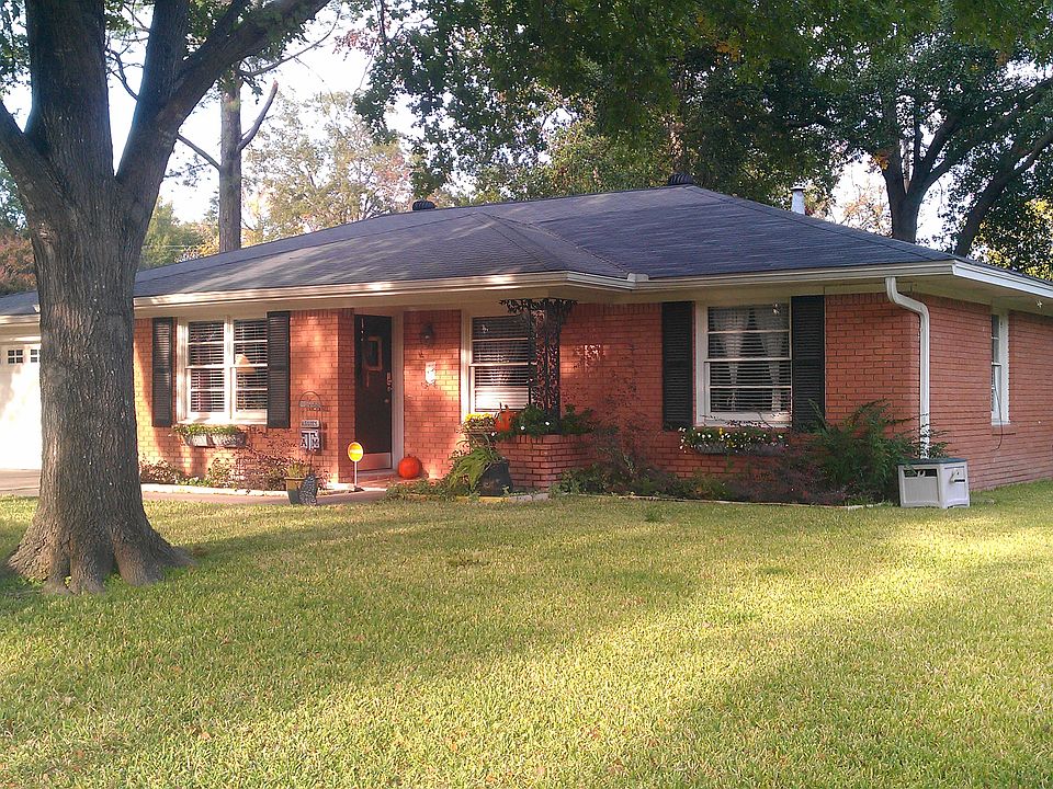 1st image of 2015 E Belclaire Cir
