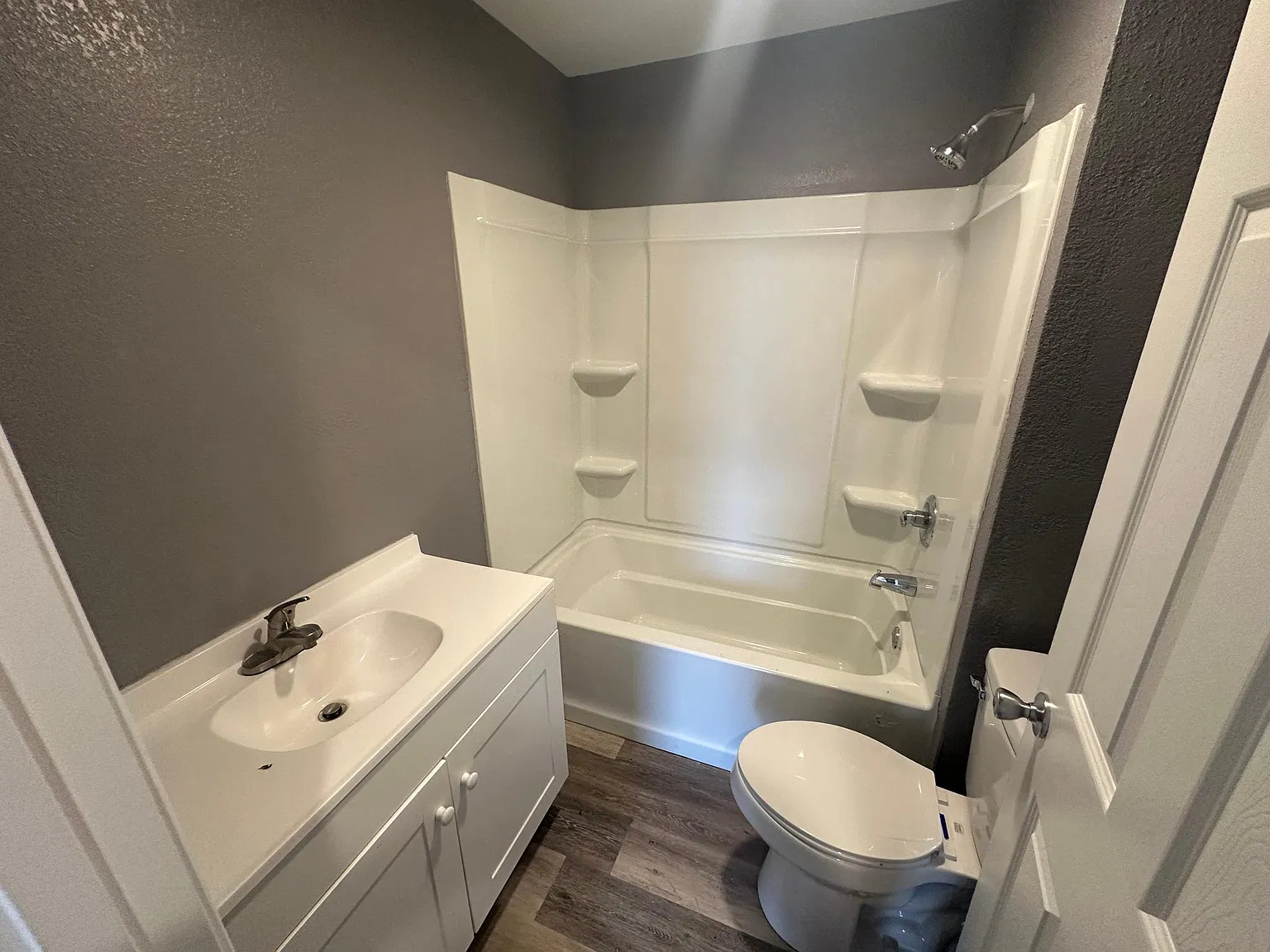 3 bed, 978 sqft, $1,585 — Photo 3