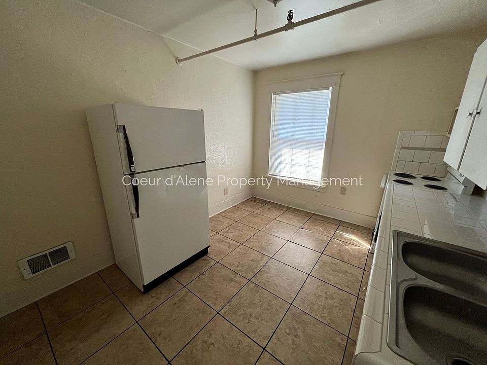 2nd image of 702 N 3rd St #6