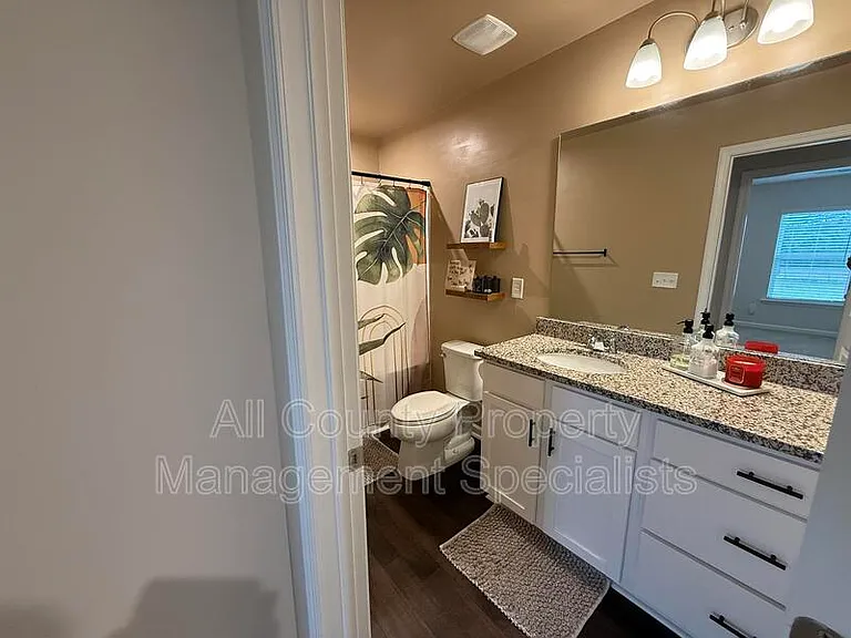 1074 Cornelia St — Photo 10