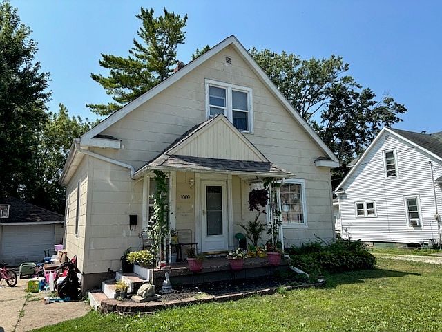 1st image of 1009 Rockwell St