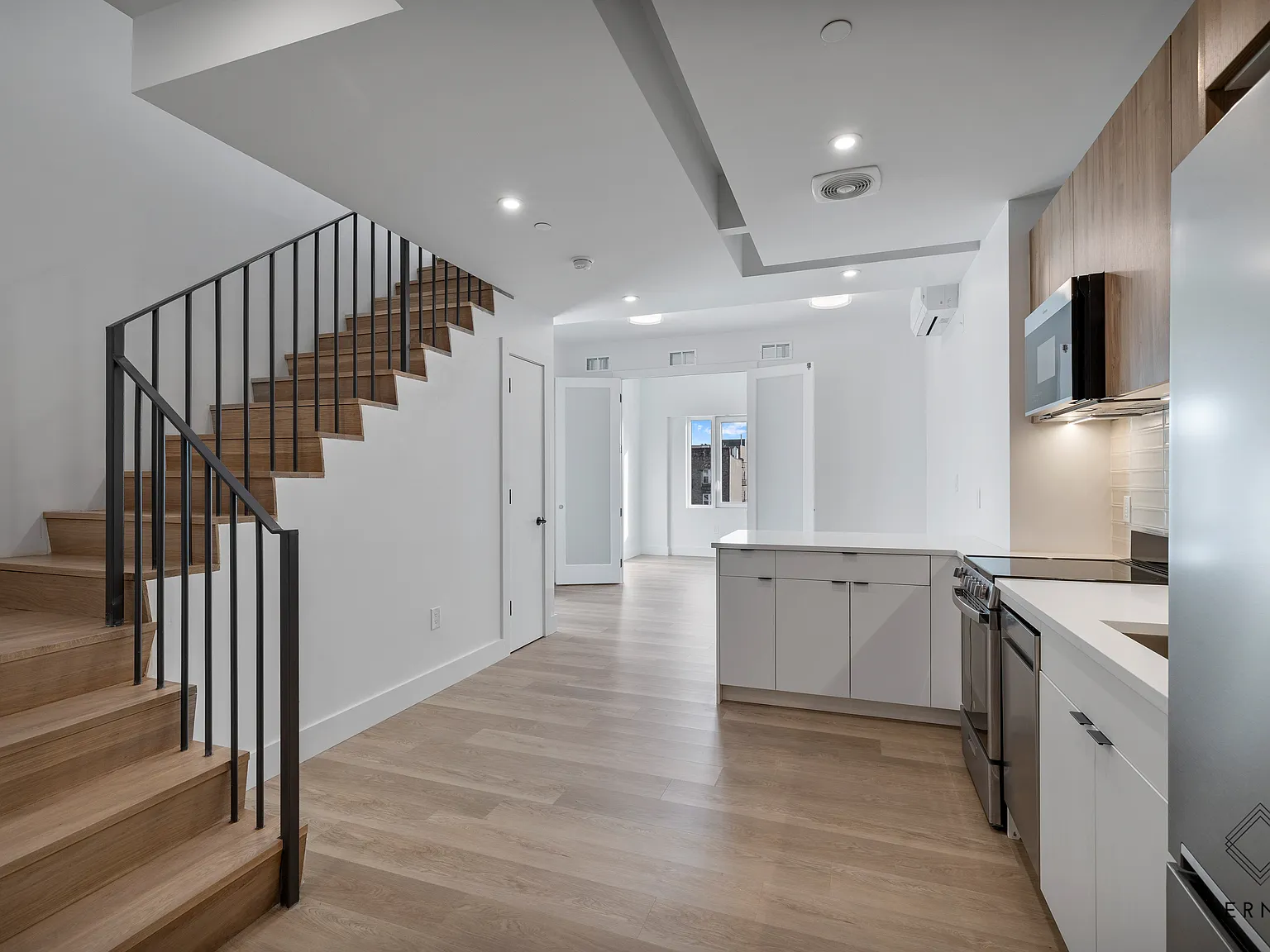 80 Linden Boulevard — Photo 4