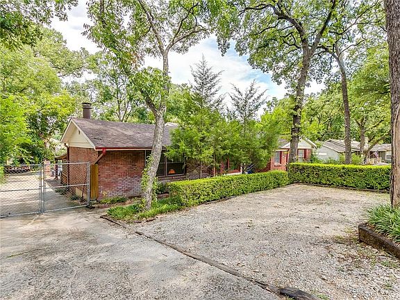 3rd image of 2122 Eden Ave