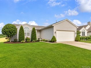 731 Berkshire Dr, Saline, MI 48176