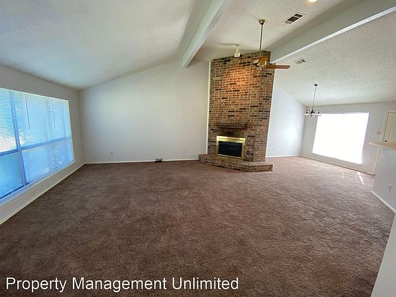 3rd image of 322 Quail Hollow Dr