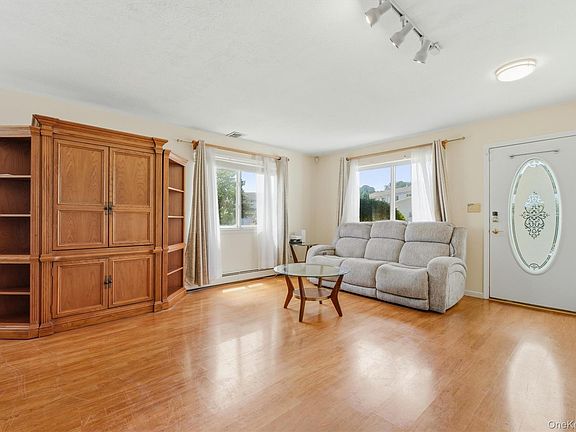 3rd image of 400 Plover Court
