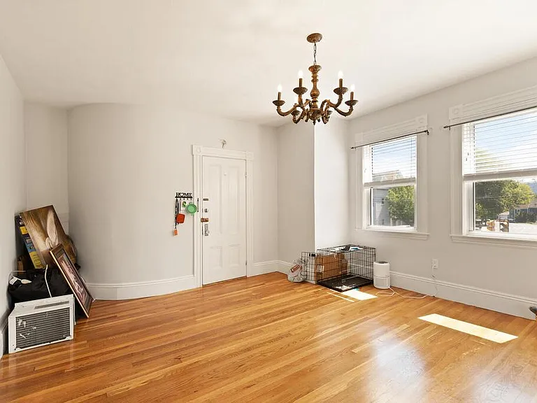 2 Essex St #2R — Photo 6