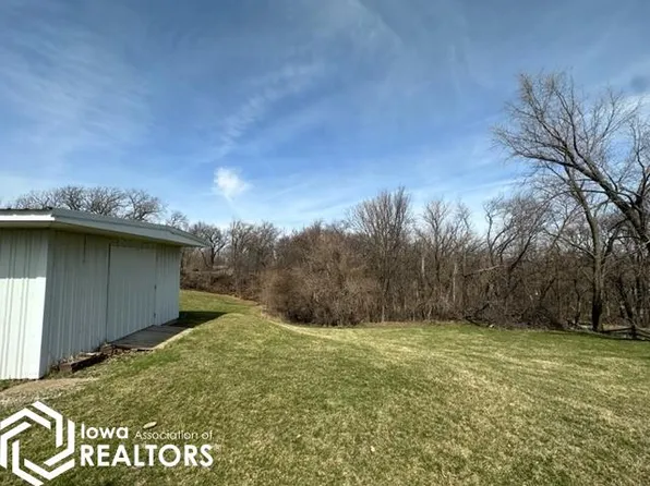 5065 Skyline Dr, Brooklyn, IA 52211