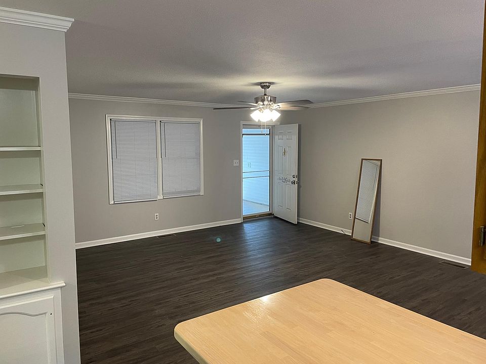 1st image of 126 Camelot Dr #126