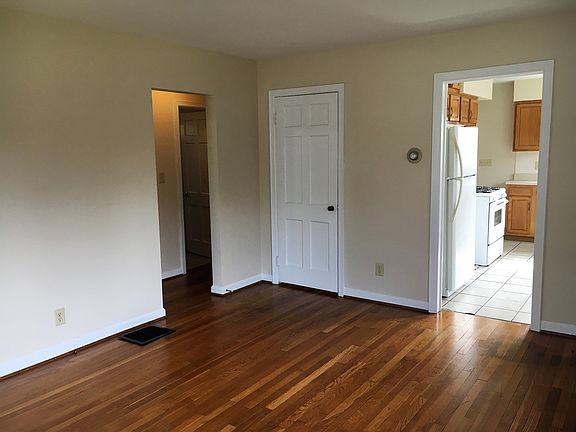 4th image of 628 E North Broadway