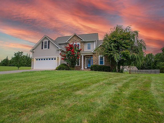 5th image of 512 Arrington Dr