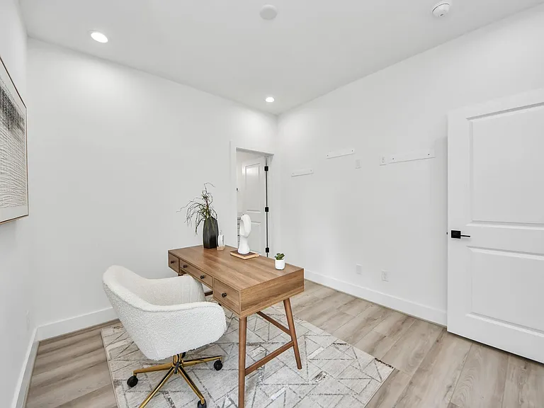 7723 Hammerly Blvd #B — Photo 5