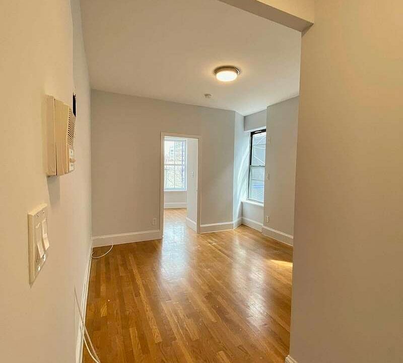 1st image of 325 Bleecker St APT 19