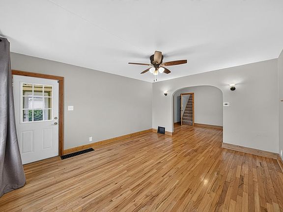 5th image of 103 12th Ave SE