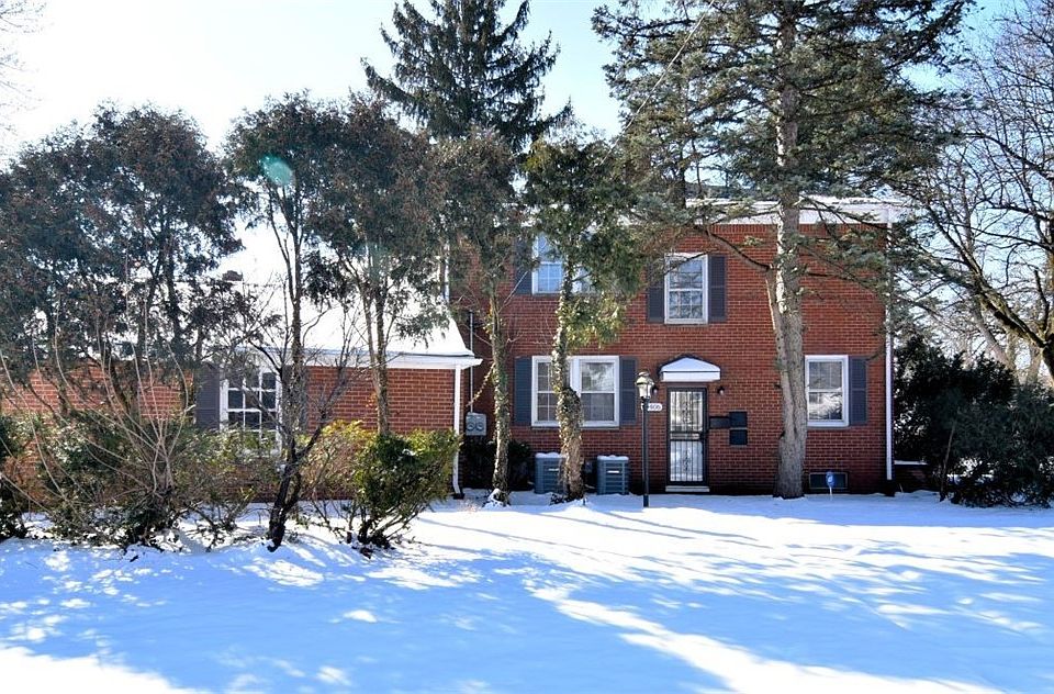 1st image of 19406 Chagrin Blvd