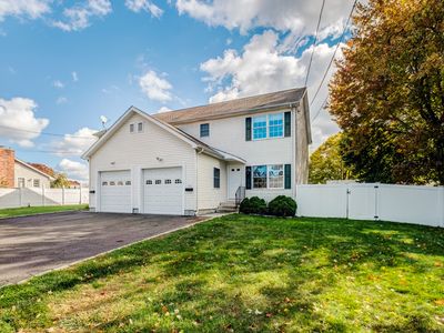 305 Andrassy Ave, Fairfield, CT, 06824
