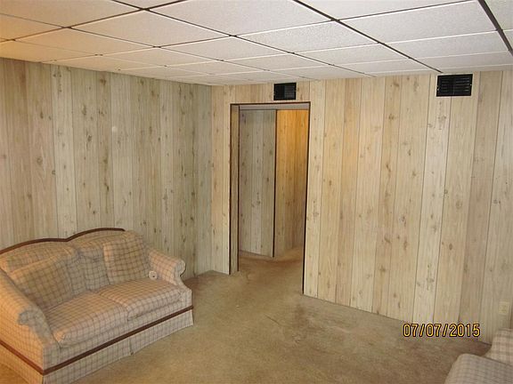 5th image of 209 W Oak St APT 1