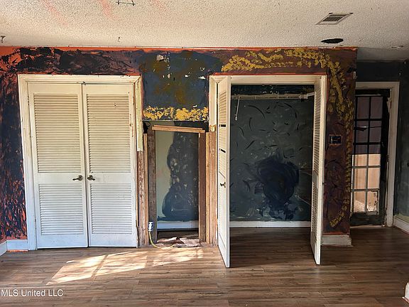 5th image of 515 Garden Ln
