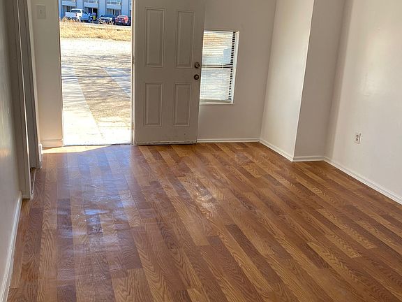 3rd image of 603 W Avenue L #2