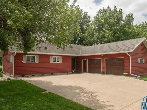 710 Fairway Ct, Alton, IA 51003