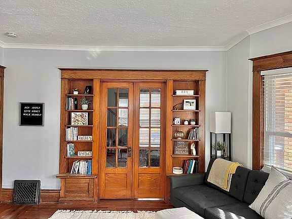 3rd image of 333 Carrier St NE