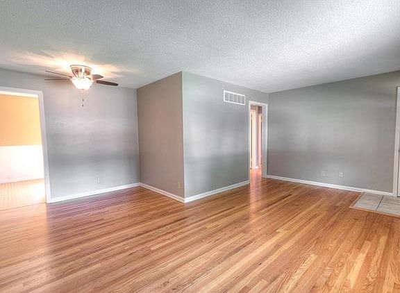 2nd image of 6605 N Campbell St
