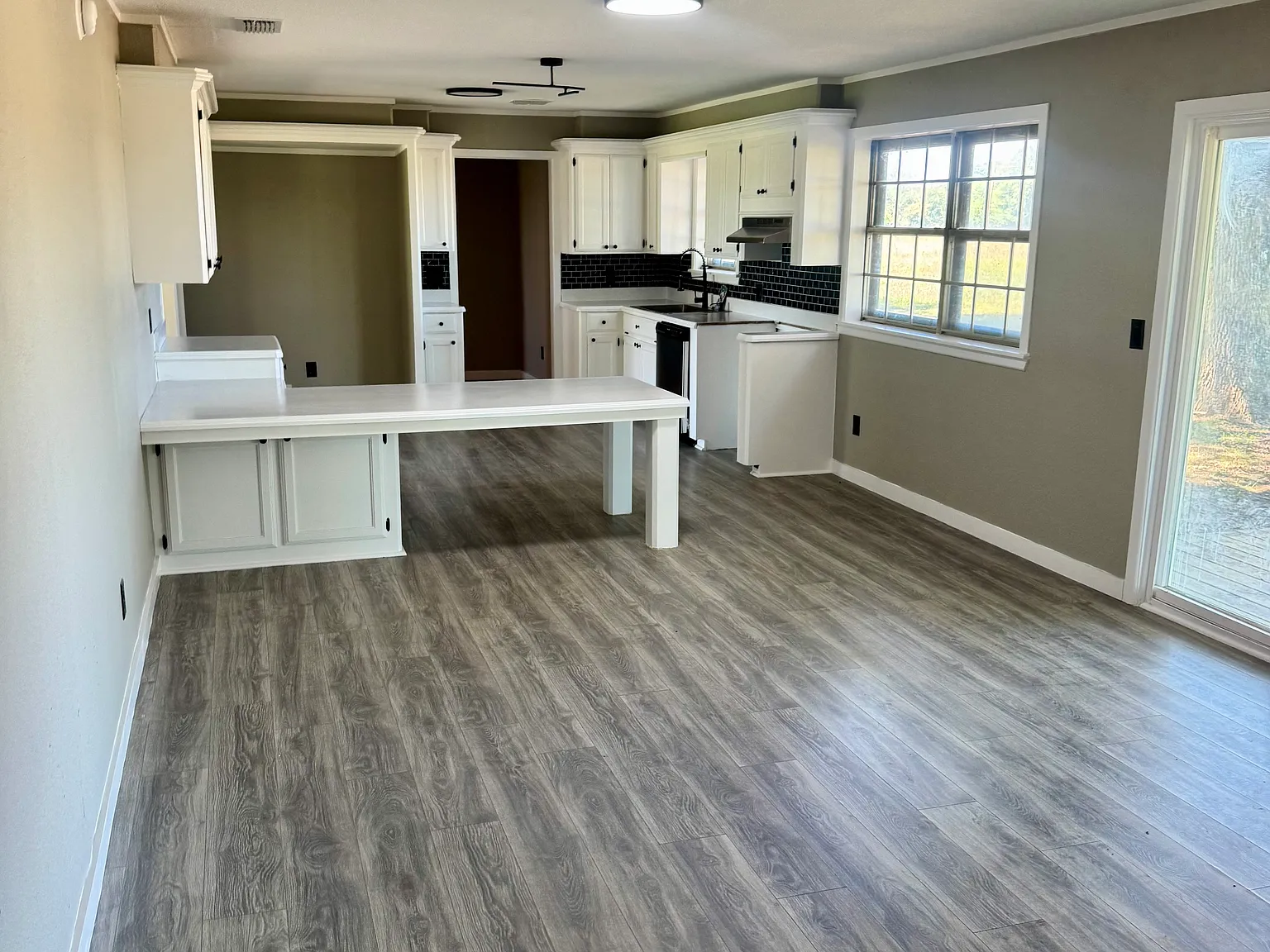 4 bed, 2.5 bath, 2296 sqft, $1,775 — Photo 3