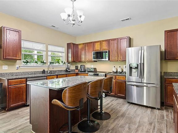 4th image of 219 Dogwood Rd