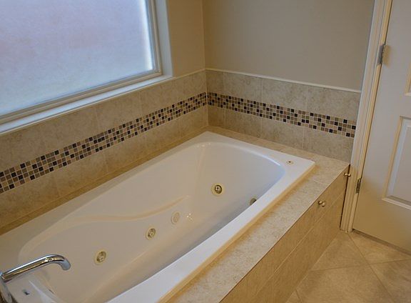 5th image of 4008 Country Meadows Dr