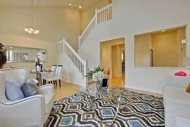 733 Seneca Trl — Photo 2