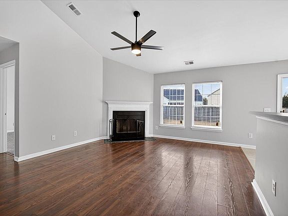 5th image of 211 Avonshire Dr