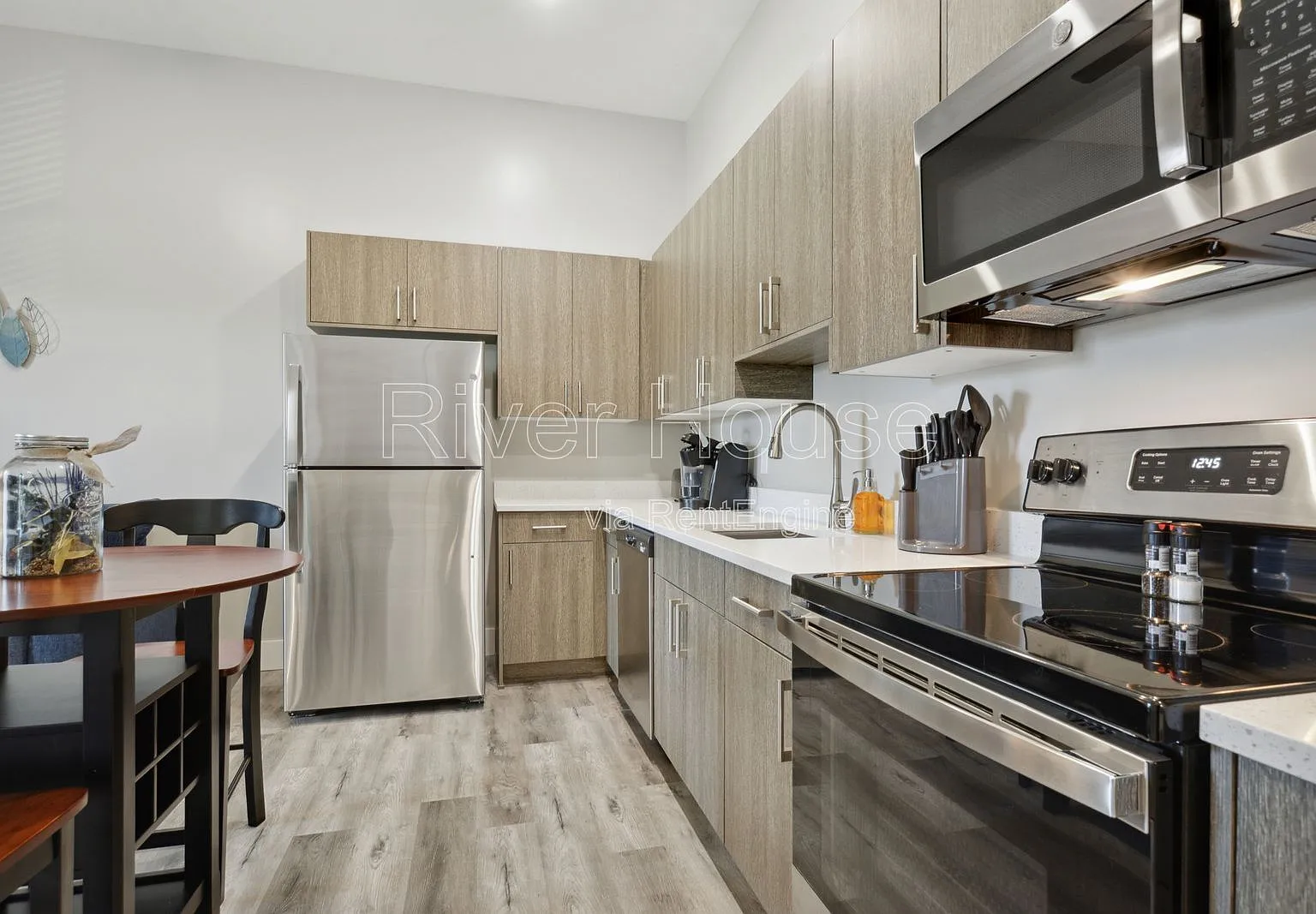 1 bed, 1.0 bath, 562 sqft, $1,234 — Photo 3