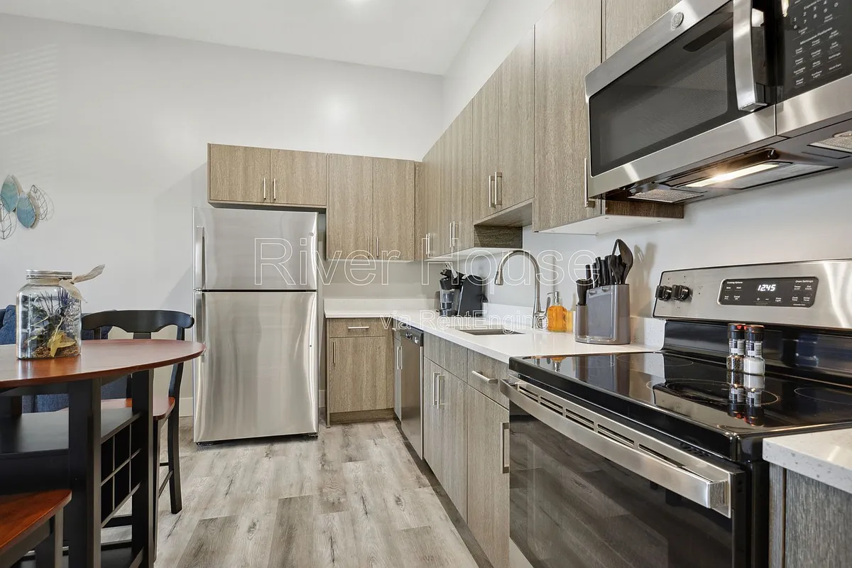 Building Photo - 102 River House Pl #2O