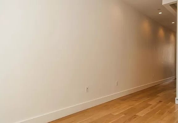 3rd image of 89 Montrose Ave #2L