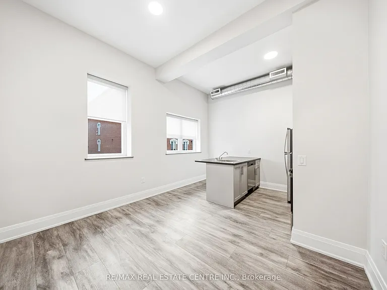 11 Queen St #202 — Photo 13