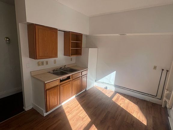 2nd image of 508-10 E 6th St #2