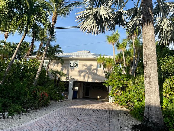2nd image of 1061 Bay Dr